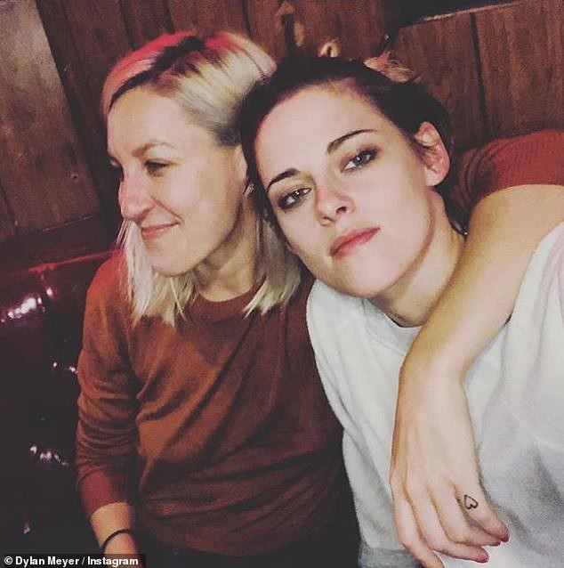 kristen stewart va ban gai moi di mua do an cho thu cung hinh 4