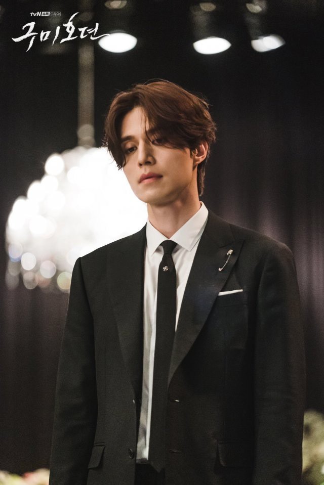 "than chet" lee dong wook hoa ho ly voi tao hinh dien trai day me hoac hinh 1