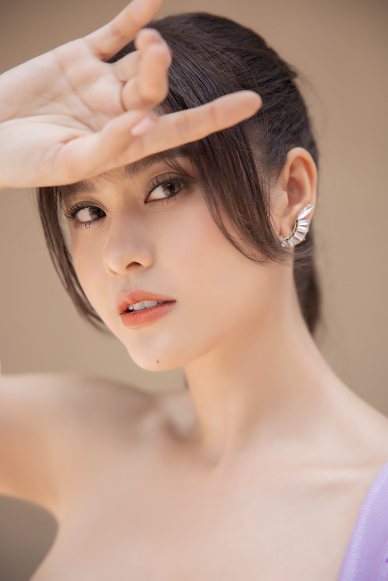 truong quynh anh khoe voc dang nuot na voi dam cup nguc  hinh 3