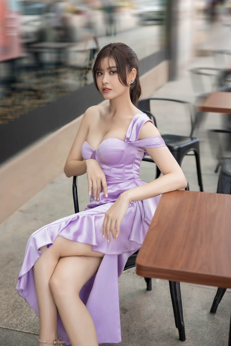 truong quynh anh khoe voc dang nuot na voi dam cup nguc  hinh 2