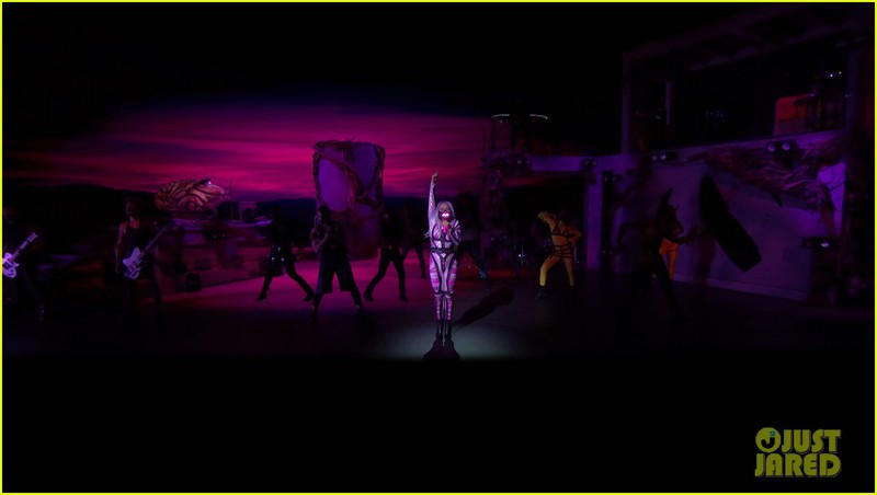 lady gaga, ariana grande deo khau trang, "dot chay" san khau vmas 2020 hinh 10