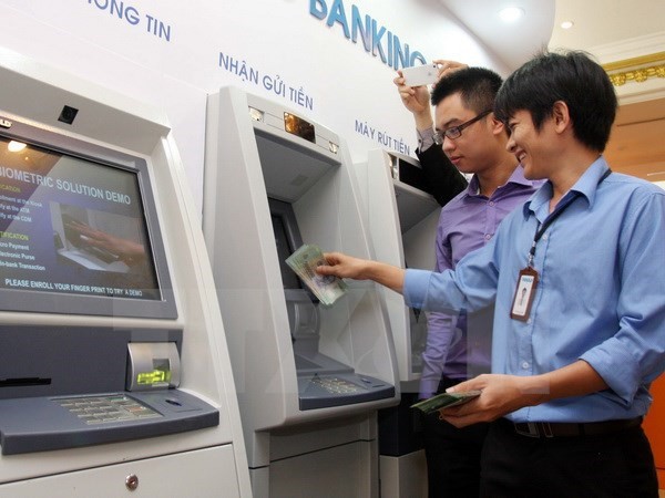 lam the nao khi rut tien bi atm nuot the trong ngay tet hinh 1