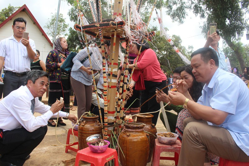 hoi mung lua moi - mung nam moi o kon h’ring, dak lak   hinh 6