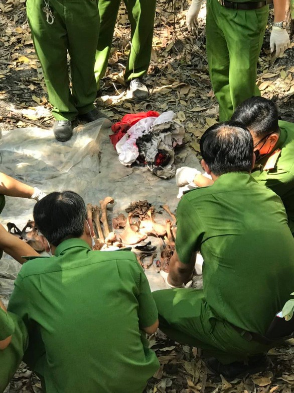 vu phat hien 9 bo xuong nguoi: chu nha khai chong mua de ban hinh 1