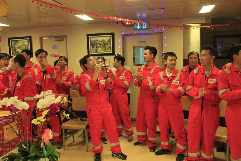 xuan som tren nhung gian khoan dau khi hinh 1
