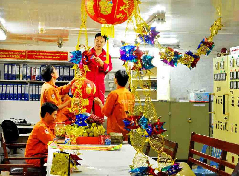 xuan som tren nhung gian khoan dau khi hinh 2