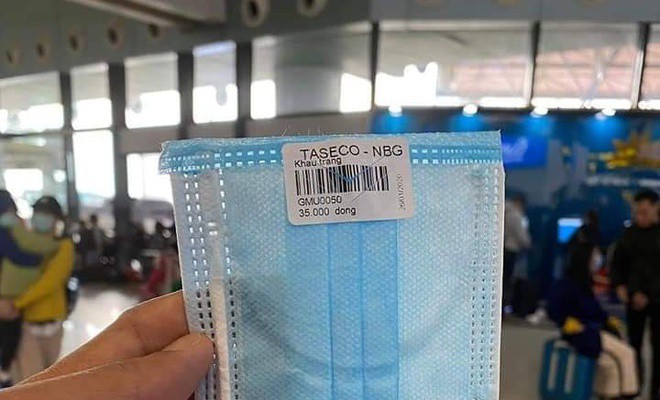 khau trang 35.000 dong o san bay giua noi so virus corona hinh 1