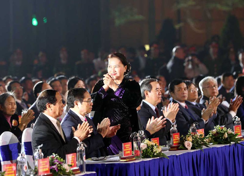 chu tich quoc hoi du cau truyen hinh "anh sang niem tin" tai hai phong hinh 1