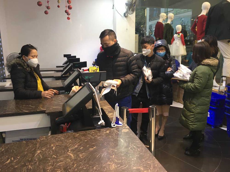 ha noi, kon tum: van  khan hiem mat hang khau trang hinh 1