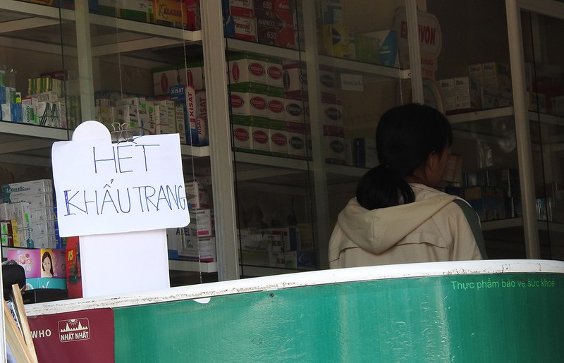 ha noi, kon tum: van  khan hiem mat hang khau trang hinh 2