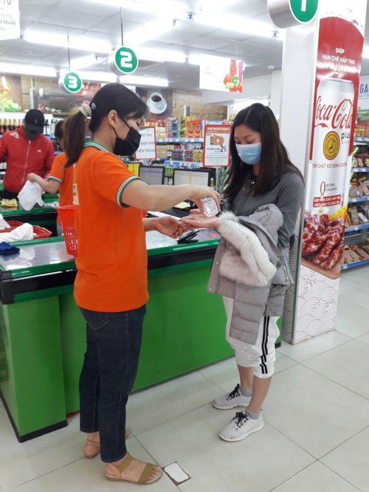 cong ty ban le brg dong hanh cung nguoi tieu dung trong mua dich hinh 4