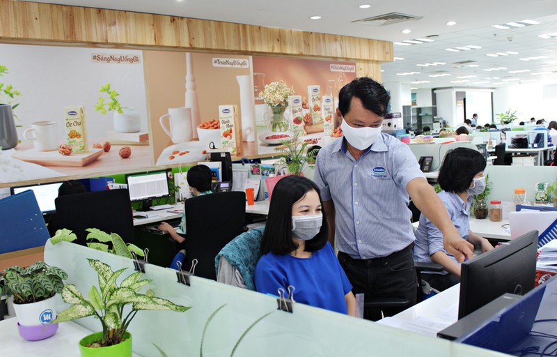 vinamilk ho tro 10 ty dong mua thiet bi phat hien nhanh virus sars-cov-2 hinh 1