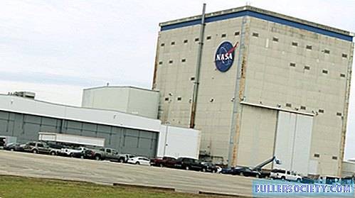 nasa dong cua cac trung tam san xuat ten lua vi lo ngai dich benh hinh 1