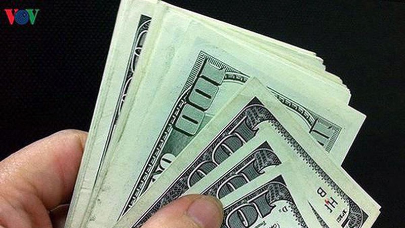 gia usd tai cac ngan hang thuong mai dong loat giam nhe hinh 1