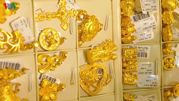 gia vang the gioi tang, vuot qua gia vang sjc hinh 1