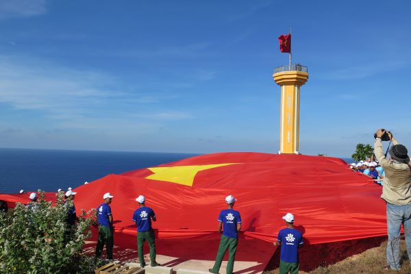 hang ngan nguoi du le thuong co tren que huong hai doi hoang sa hinh 2