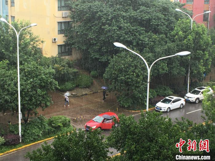 mua lu lam 121 nguoi chet va mat tich o trung quoc hinh 1