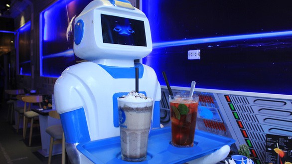 nhan vien robot: phat dong lan song tu dong hoa trong nganh ban le hinh 1