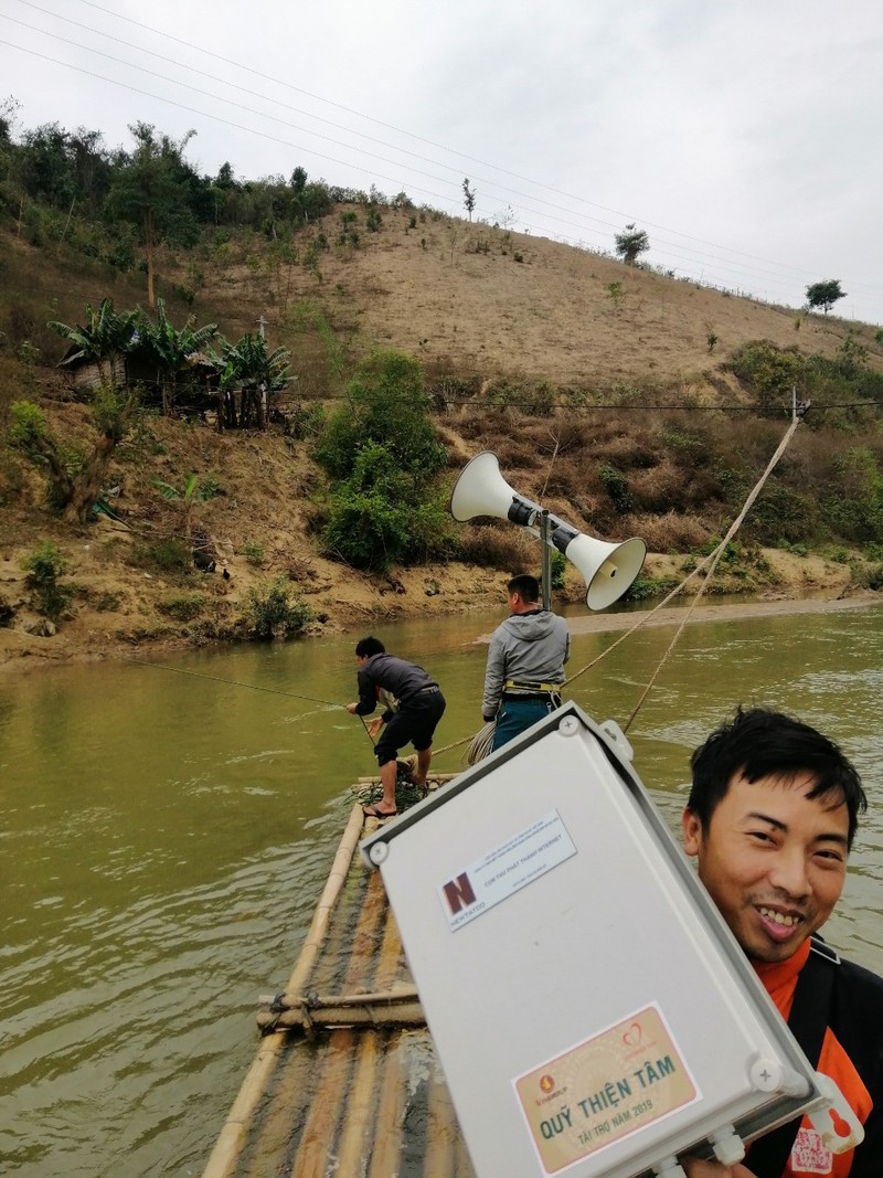 "cong" loa len nui cung nguoi dan phong chong dich covid-19 hinh 1