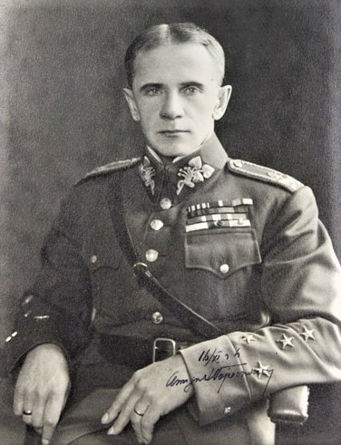 sergei wojciechowski - vi tuong day ca tinh cua 3 quan doi hinh 3