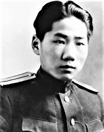 con trai ca mao trach dong tung tham gia hong quan chien dau chong phat xit duc hinh 2