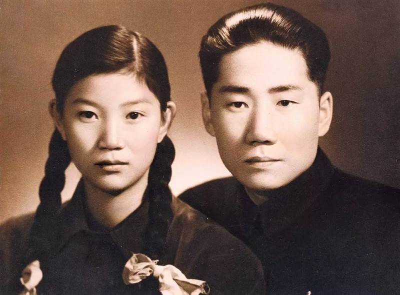 con trai ca mao trach dong tung tham gia hong quan chien dau chong phat xit duc hinh 3