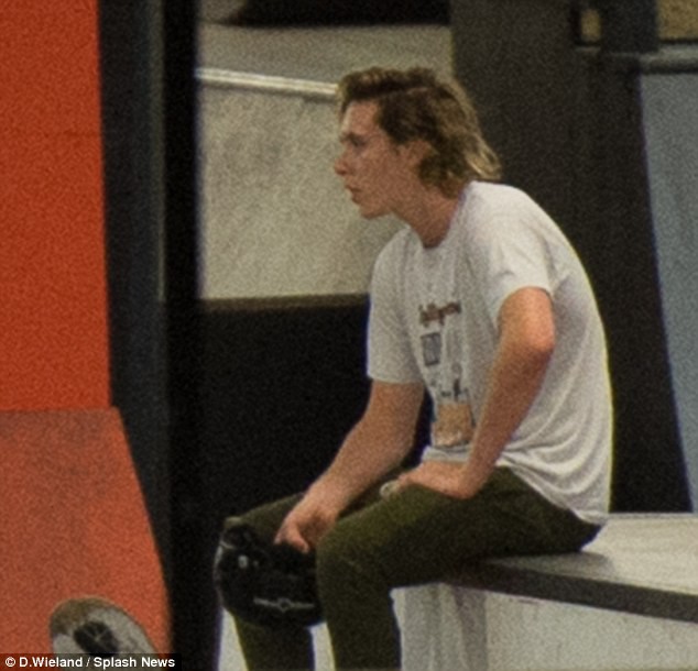 brooklyn beckham chia tay ban gai sau 4 thang cong khai hen ho hinh 3