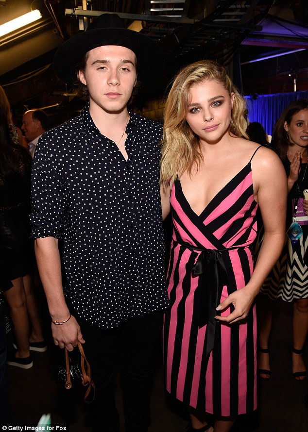 brooklyn beckham chia tay ban gai sau 4 thang cong khai hen ho hinh 1
