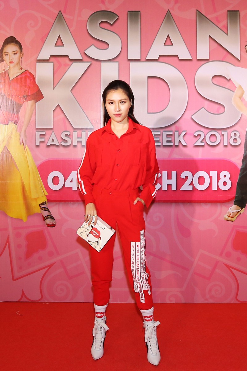 dien vien binh minh dan gia dinh di xem thoi trang thieu nhi hinh 11