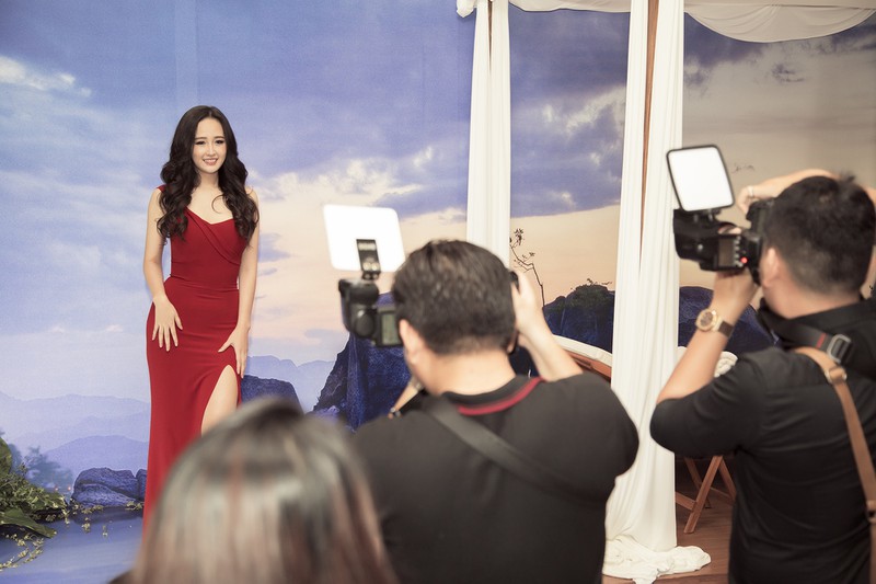 hoa hau mai phuong thuy goi cam khoe vai tran voi dam do hinh 9