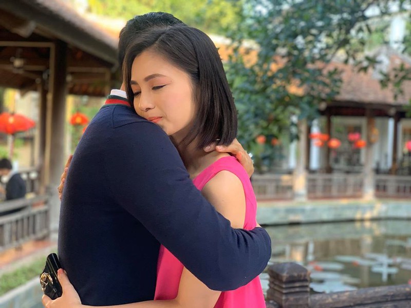 dieu huong "hoa hong tren nguc trai' thua nhan tinh tinh oai am hinh 1