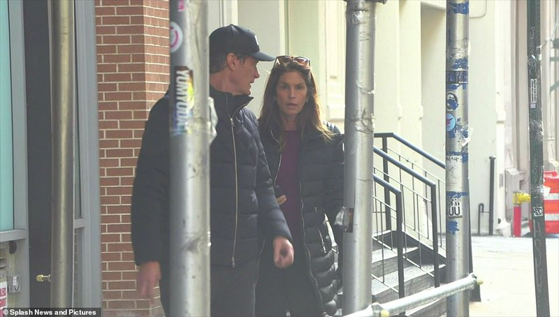 cindy crawford va ong xa cang thang tro chuyen ve ban trai cua con gai hinh 9
