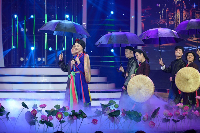 guong mat than quen: kim tu long "noi da ga" voi man gia giong anh tho hinh 2