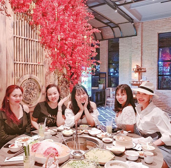 chuyen showbiz: khanh thi kho so khi luon lo lang chong tre ngoai tinh hinh 5