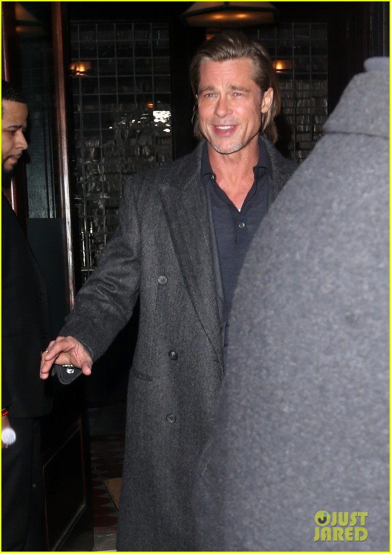 brad pitt banh bao di du tiec sau on ao co tinh moi hinh 6