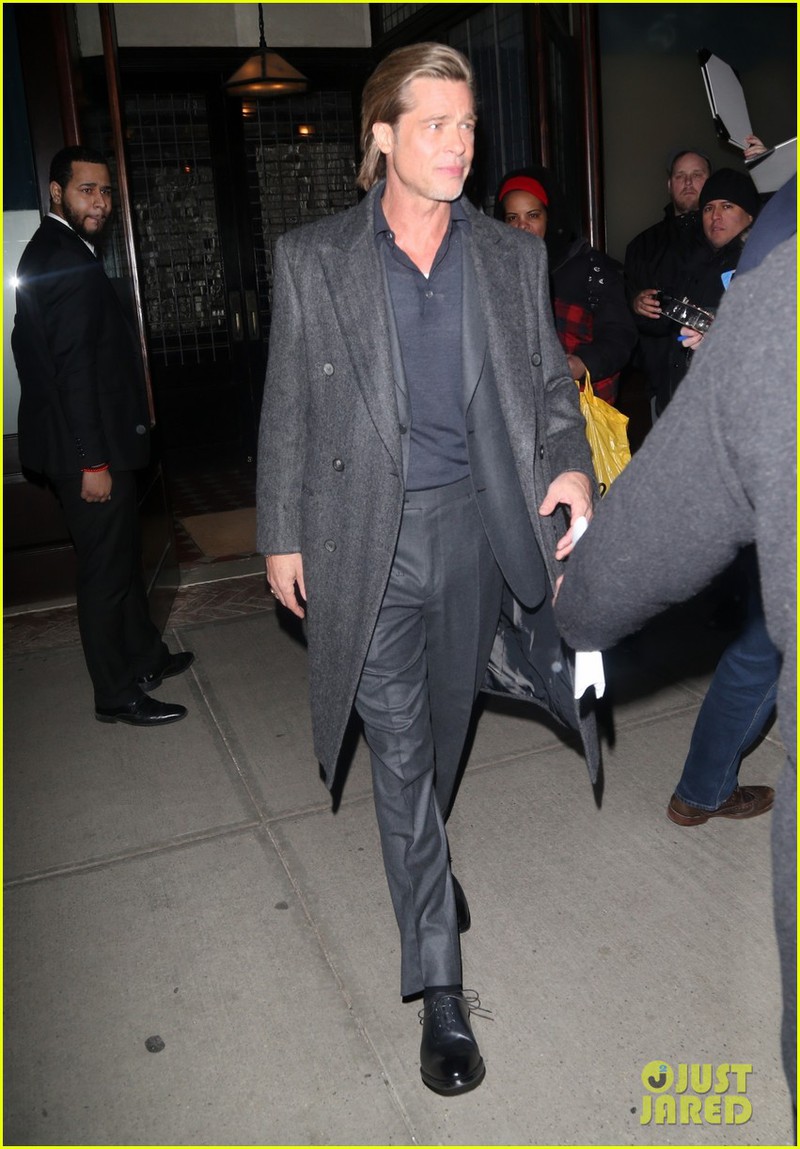 brad pitt banh bao di du tiec sau on ao co tinh moi hinh 8