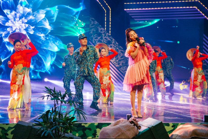 kha ngan tu tin khoe giong hat live tren song truyen hinh hinh 4