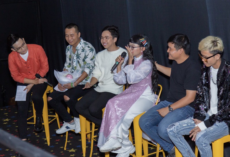 phuong my chi khoc nuc no trong ngay ra mat mv "duong ve que" hinh 3