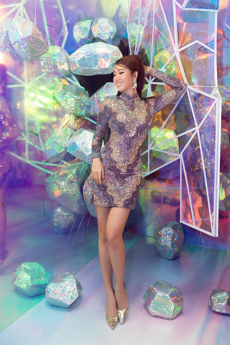 hiem hoi xuat hien, thuy ngan dot anh nhin voi eo thon, chan dai hinh 12