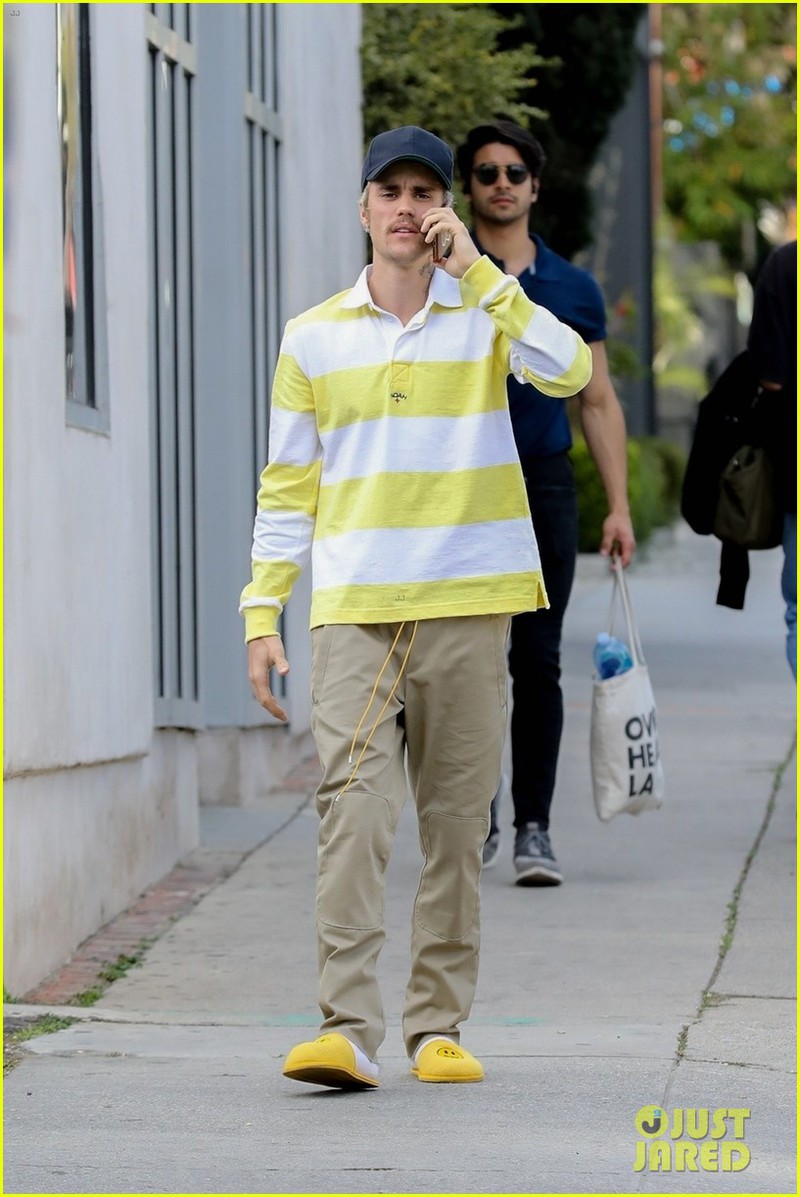 justin bieber tinh tu nam tay vo den nha tho luc toi muon hinh 5
