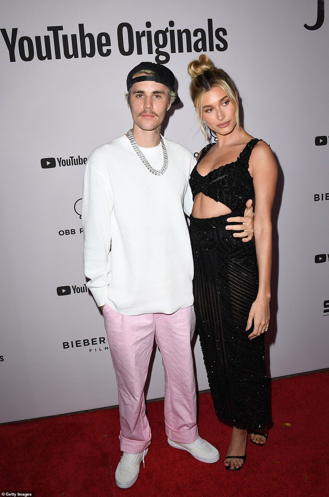 justin bieber tinh tu nam tay vo den nha tho luc toi muon hinh 6
