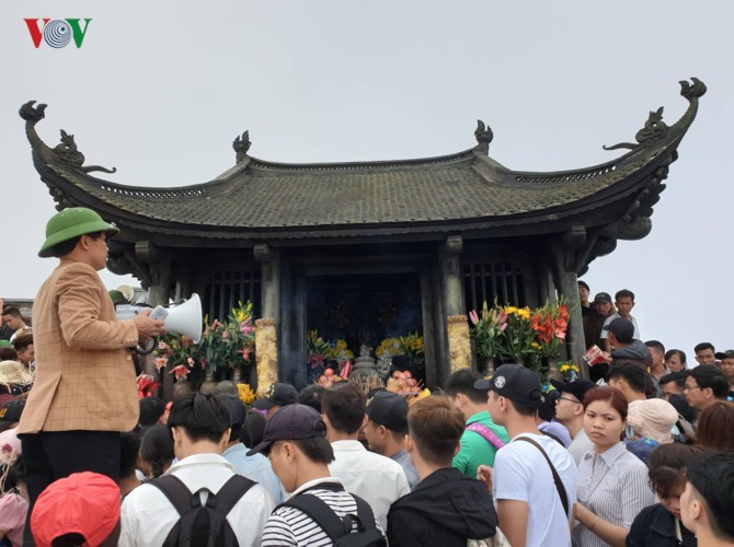 cac le hoi chua khai mac tam dung vi virus corona hinh 1