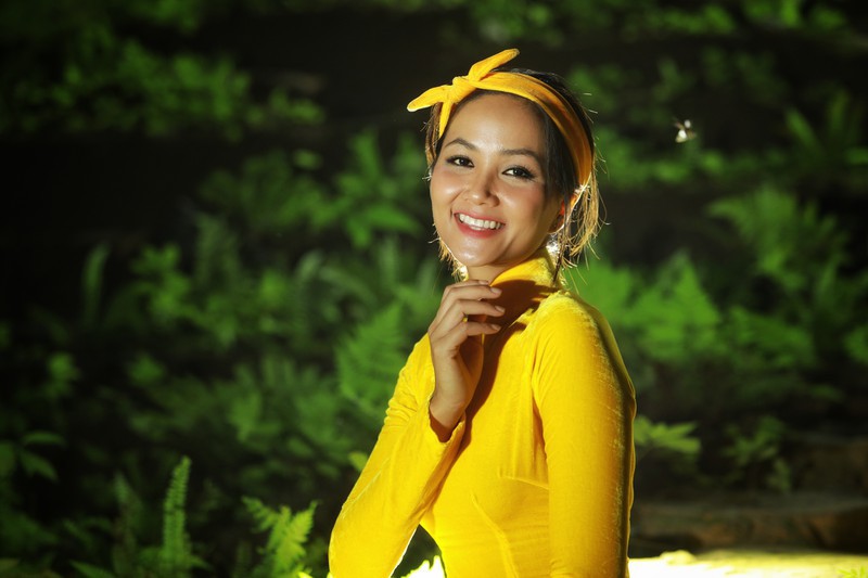 chuyen showbiz: nha phuong mac bo do hoa, hoa gai que xinh dep hinh 2