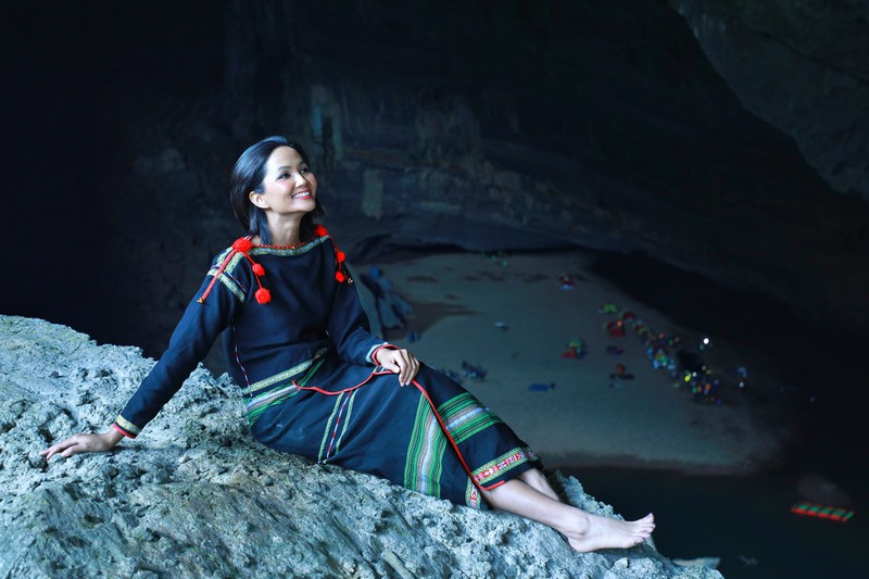 chiem nguong bo anh dac biet cua hoa hau h'hen nie tai hang son doong hinh 12