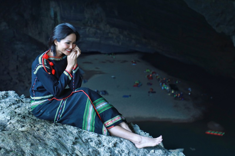 chiem nguong bo anh dac biet cua hoa hau h'hen nie tai hang son doong hinh 14