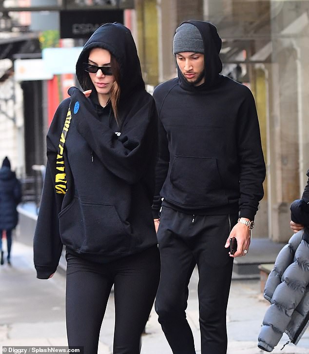 kendall jenner xinh dep sanh doi cung ban trai kem tuoi tai su kien hinh 6