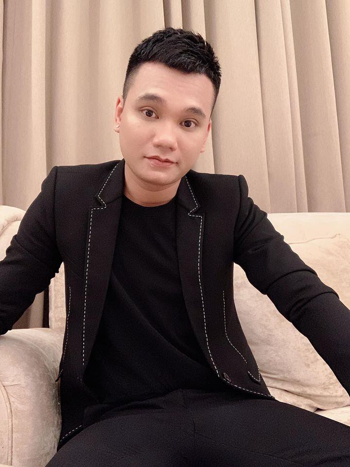 khac viet, giang hong ngoc chi tien mua khau trang phat mien phi  hinh 1