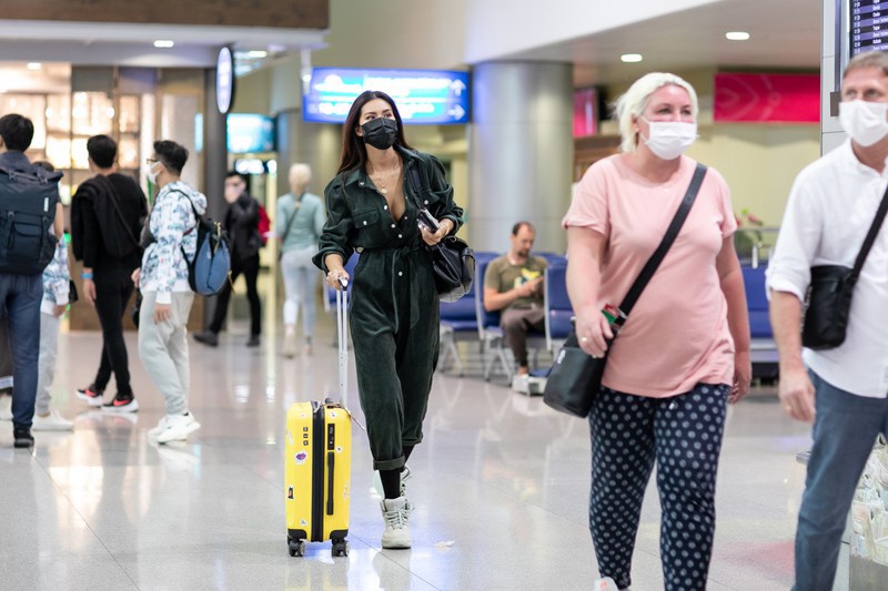 chuyen showbiz: ho ngoc ha dien ao tam tha dang tren bo bien tho mong hinh 2