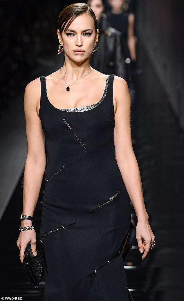 "chan dai" irina shayk khoe dang "boc lua", kieu sa tren san catwalk hinh 1