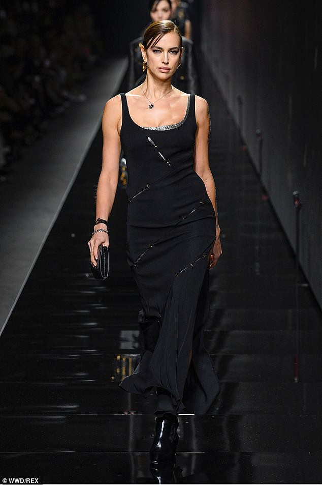 "chan dai" irina shayk khoe dang "boc lua", kieu sa tren san catwalk hinh 3
